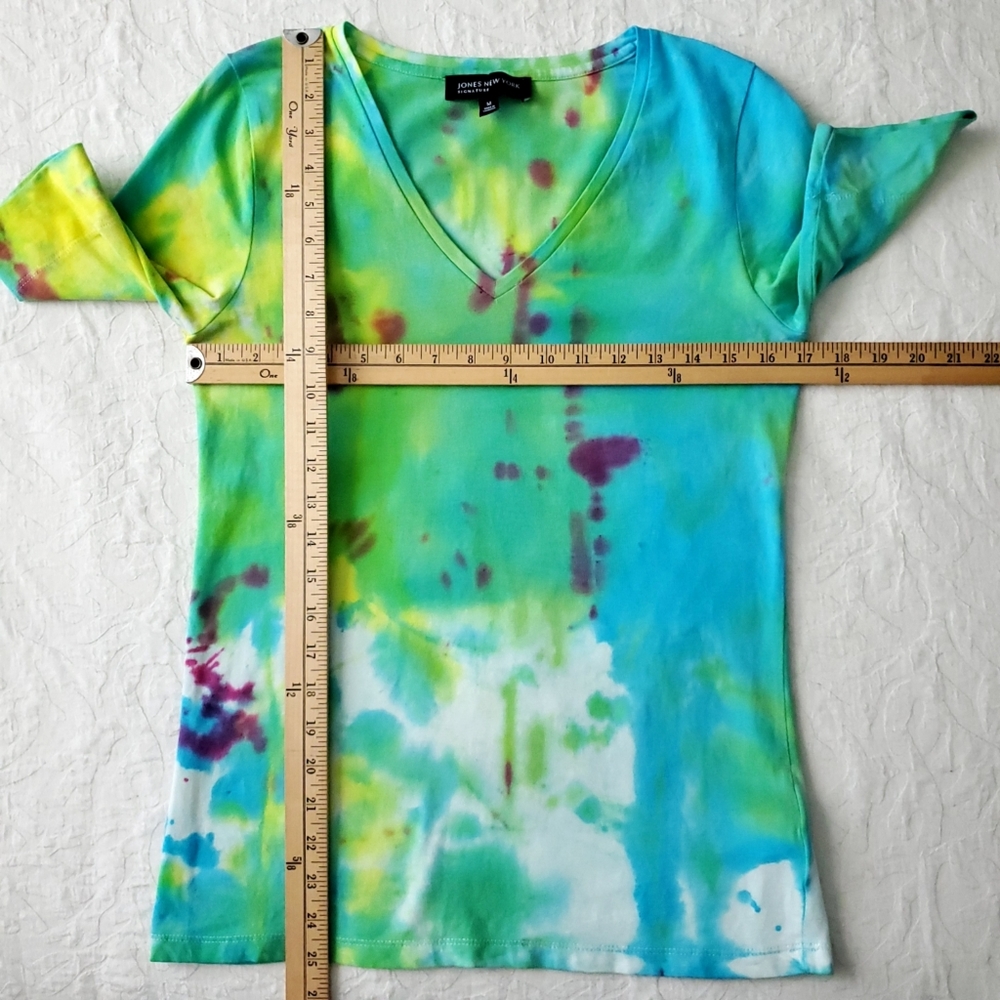 Jones New York Tie Dye V-neck Short Sleeve Top, Size Medium - Picture 7 of 15
